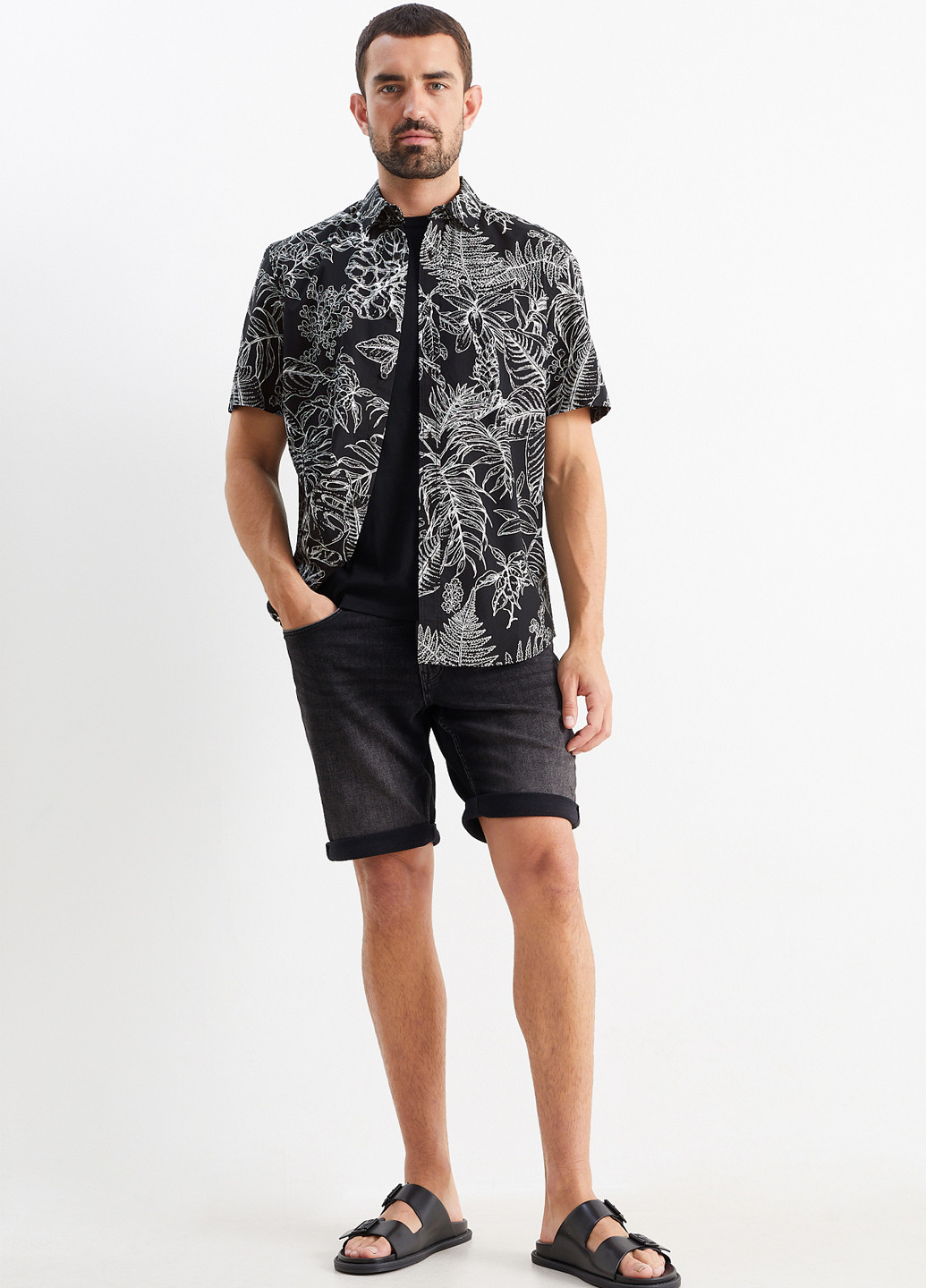 Черно-белая кэжуал рубашка с рисунком C&A