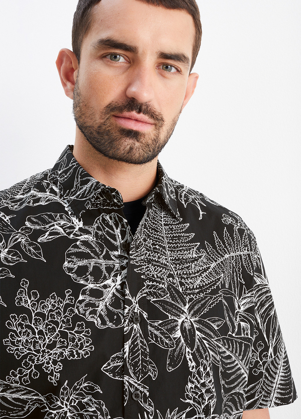 Черно-белая кэжуал рубашка с рисунком C&A