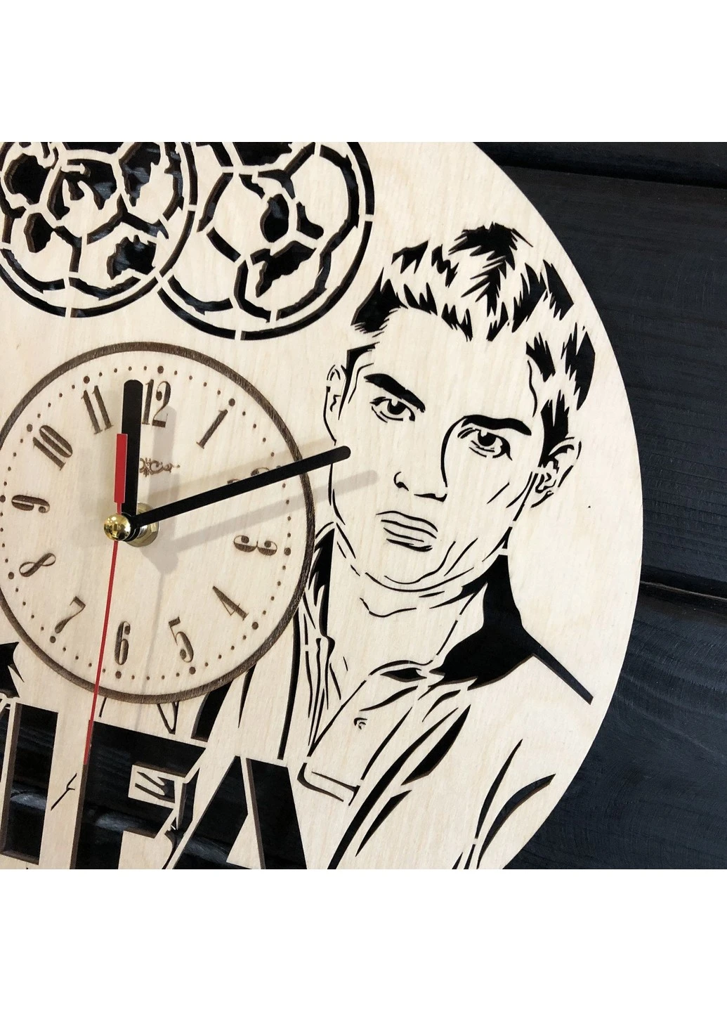 Годинник настінний з дерева «FIFA» 7Arts (253566032)