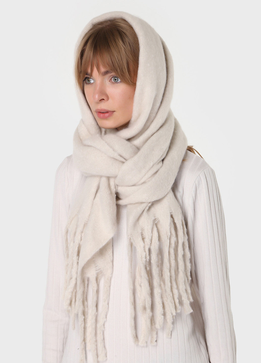 Теплый зимний шерстяной шарф с китицами (185*40см) 446001 Merlini однотонный светло-бежевый кэжуал шерсть