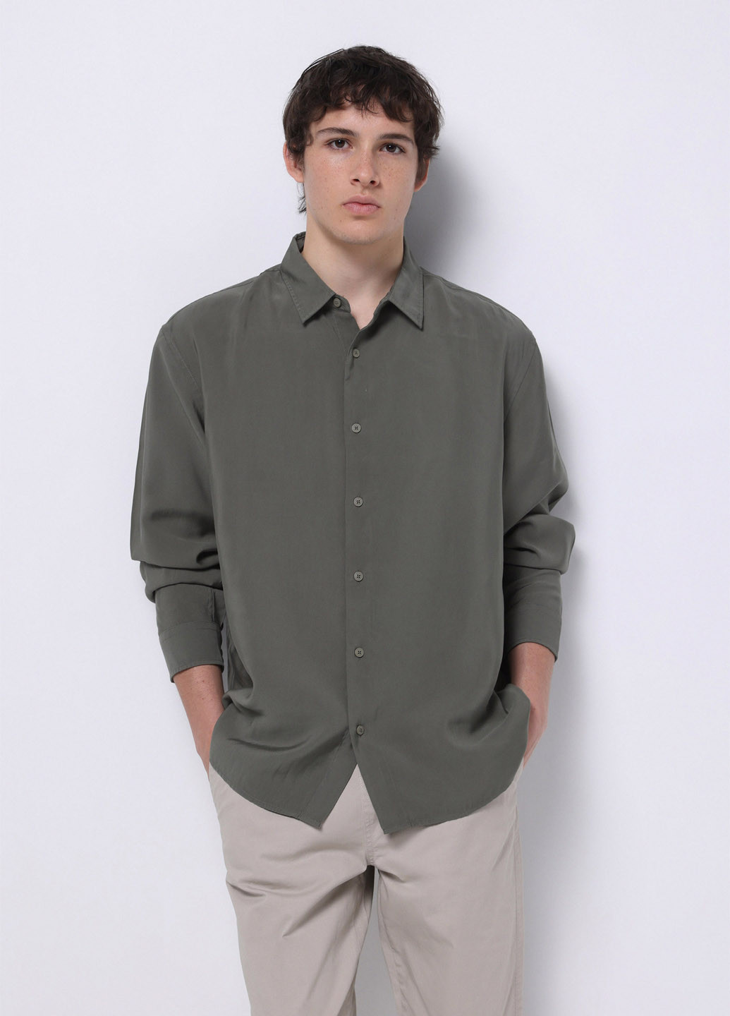 Оливковковая (хаки) кэжуал рубашка однотонная Colin's