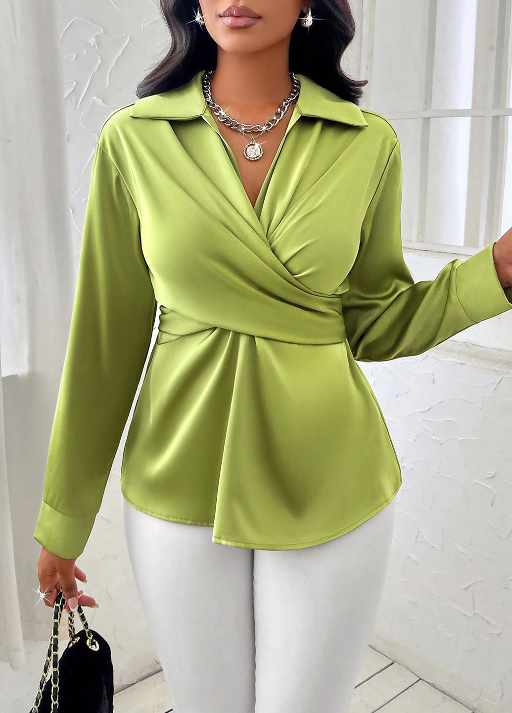 Фисташковая блуза на запах SHEIN