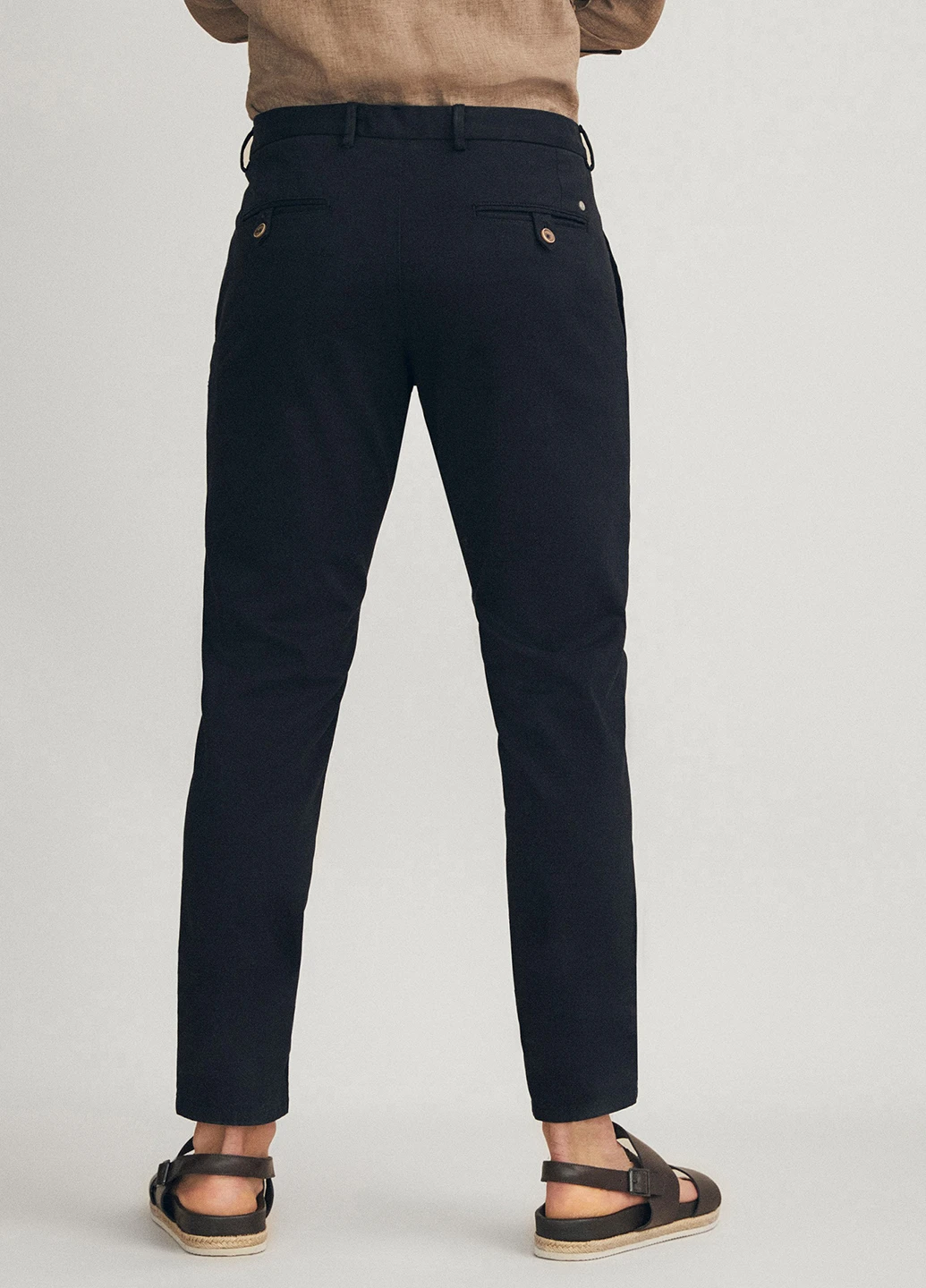 Черные кэжуал демисезонные чиносы брюки Massimo Dutti