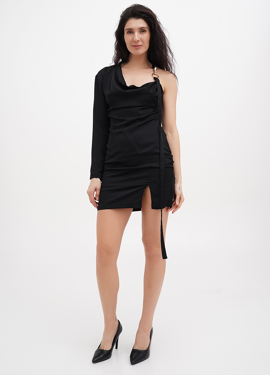 Черное вечернее платье силуэтная Vicolo однотонное