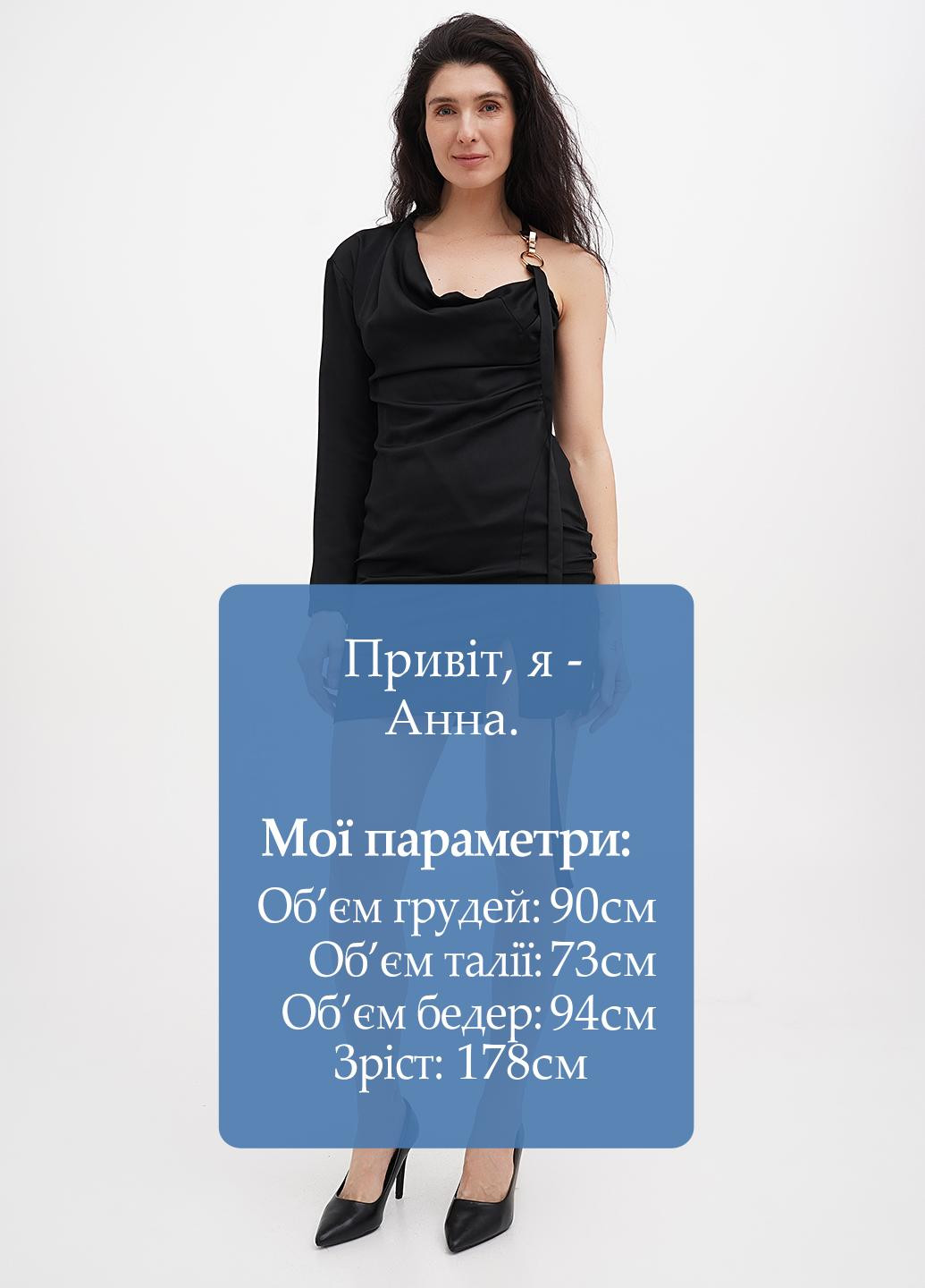 Черное вечернее платье силуэтная Vicolo однотонное