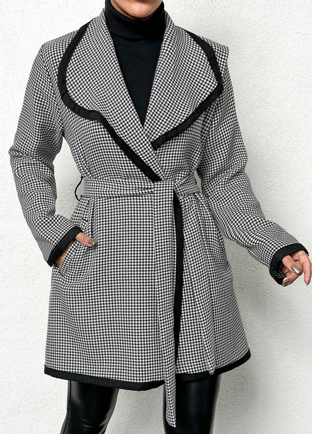 Черное демисезонное Пальто SHEIN