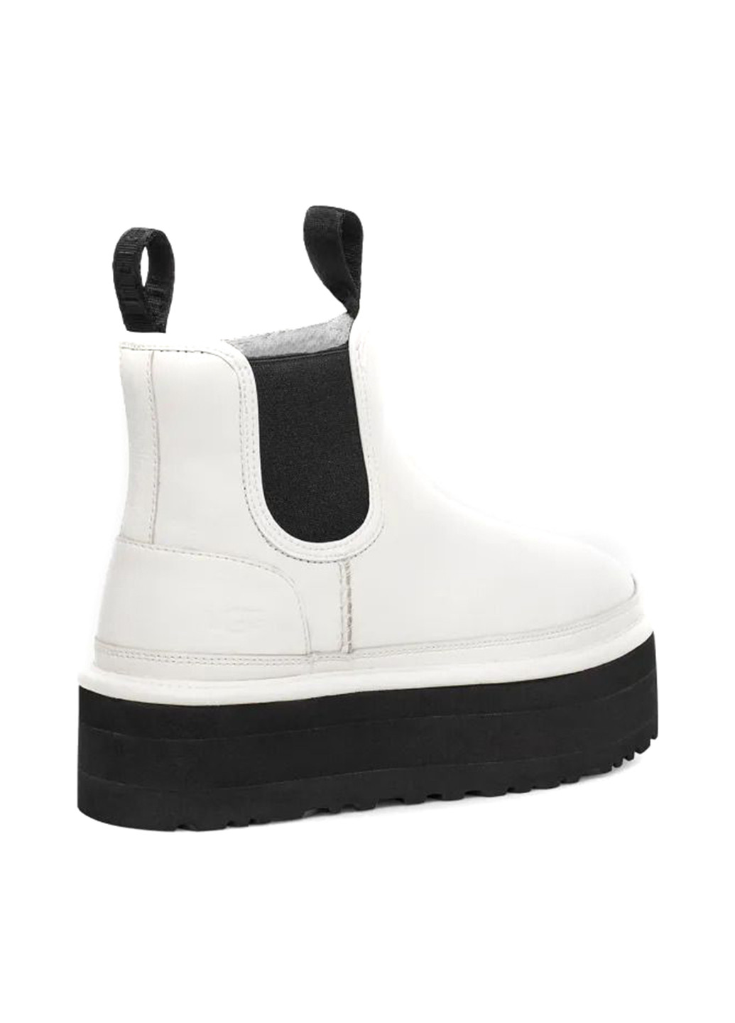 Белые ботинки UGG