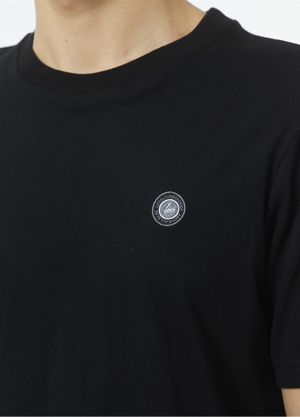 Черная футболка Loyalti