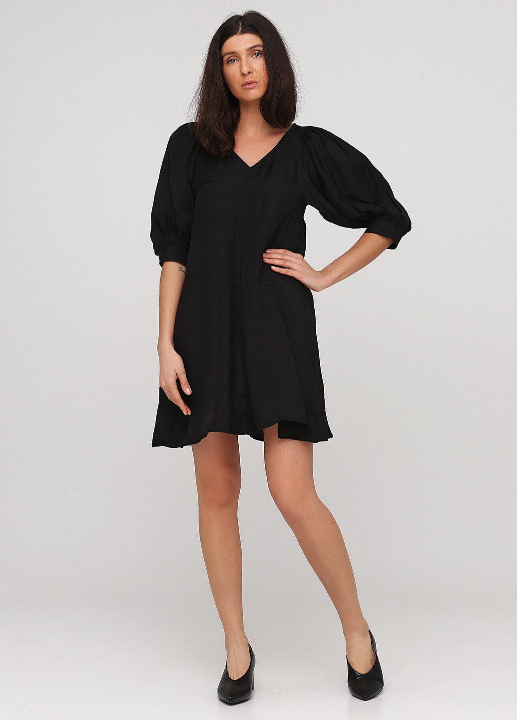 Чорна кежуал сукня Weekday однотонна