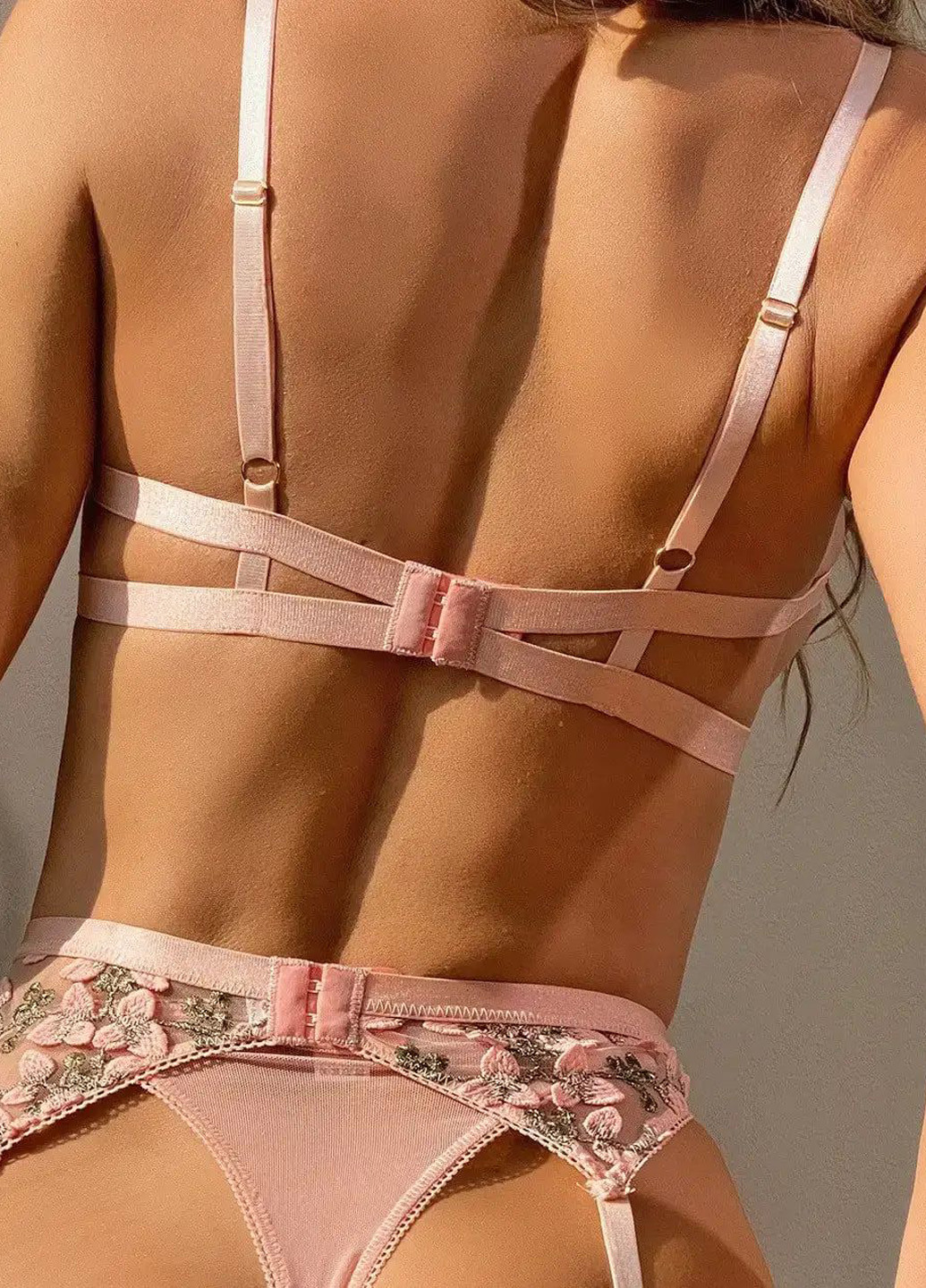Рожевий демісезонний комплект (бюстгальтер, трусики, пояс, гартери) FOR DREAMS