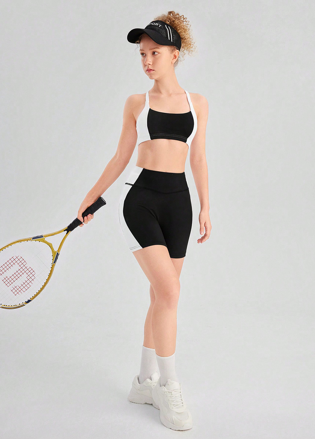 Чорно-білий літній комплект (топ, шорти) SHEIN