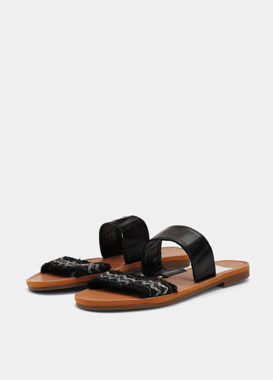 Черные шлепанцы C&A с бахромой