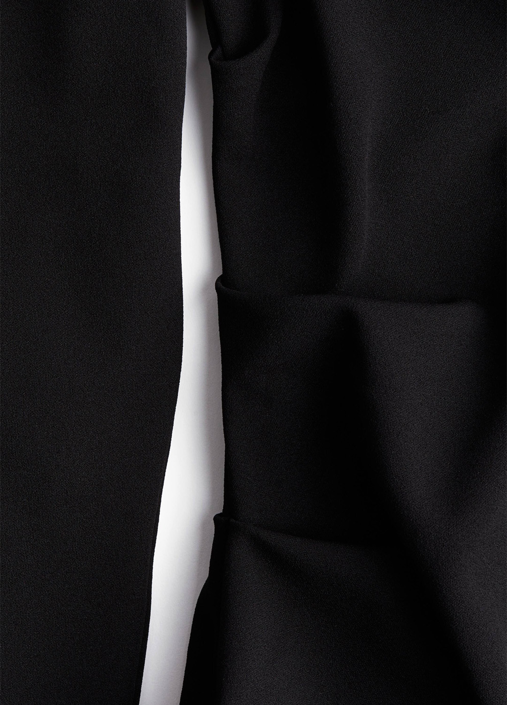 Чорна вечірня сукня з відкритими плечима H&M однотонна