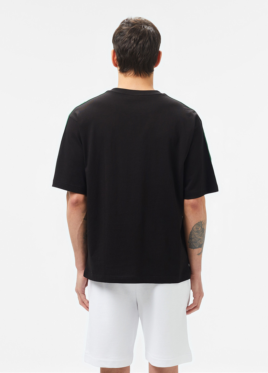 Черная футболка Lacoste