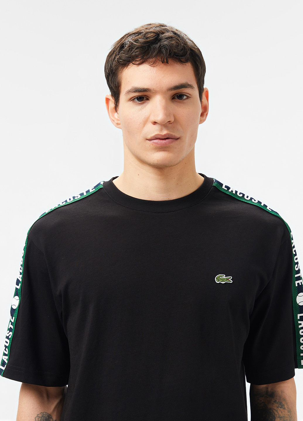 Черная футболка Lacoste