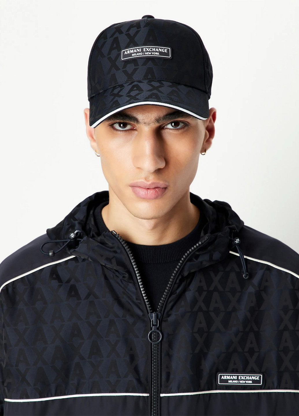 Чорна демісезонна вітровка Armani Exchange