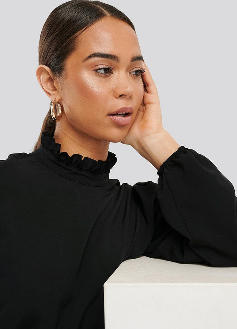 Чорна кежуал сукня NA-KD однотонна