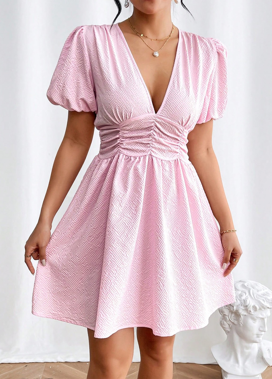 Светло-розовое кэжуал платье клеш SHEIN однотонное