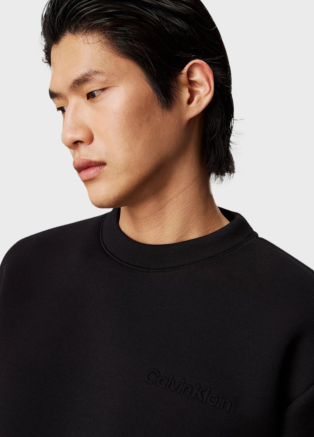 Черный свитшот Calvin Klein однотонный тиснение (346673352)