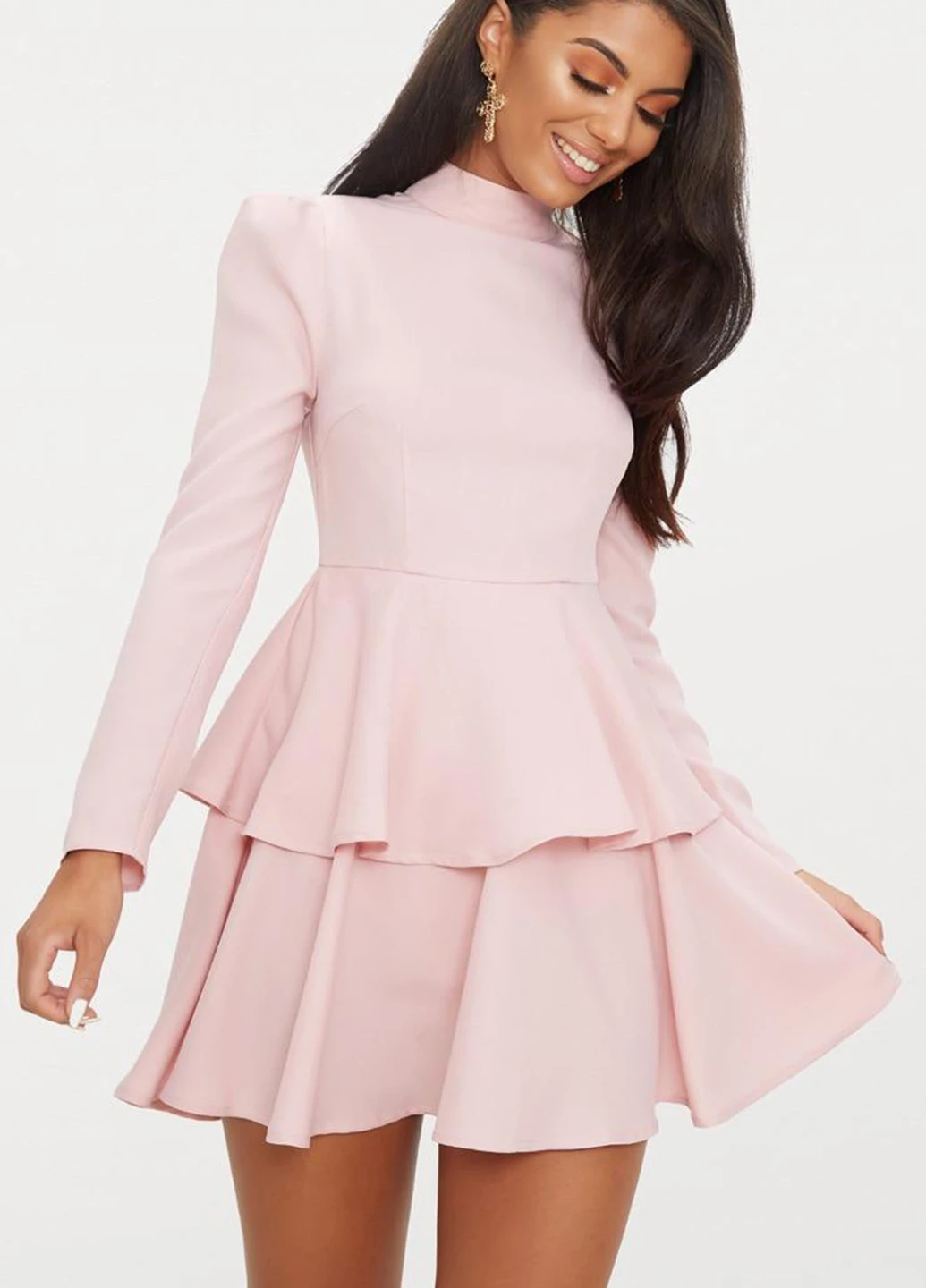 Светло-розовое коктейльное платье клеш PrettyLittleThing однотонное