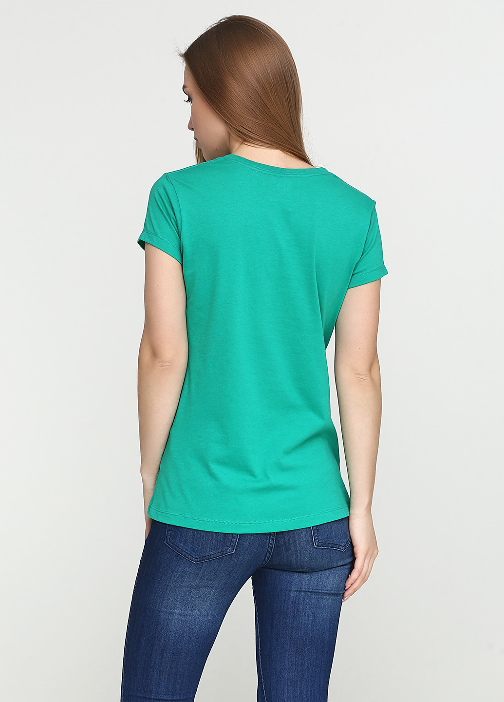 Зеленая летняя футболка 361