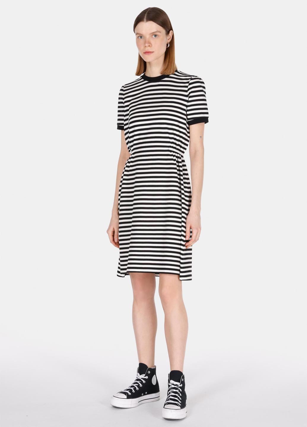 Черно-белое кэжуал платье платье-футболка Colin's в полоску