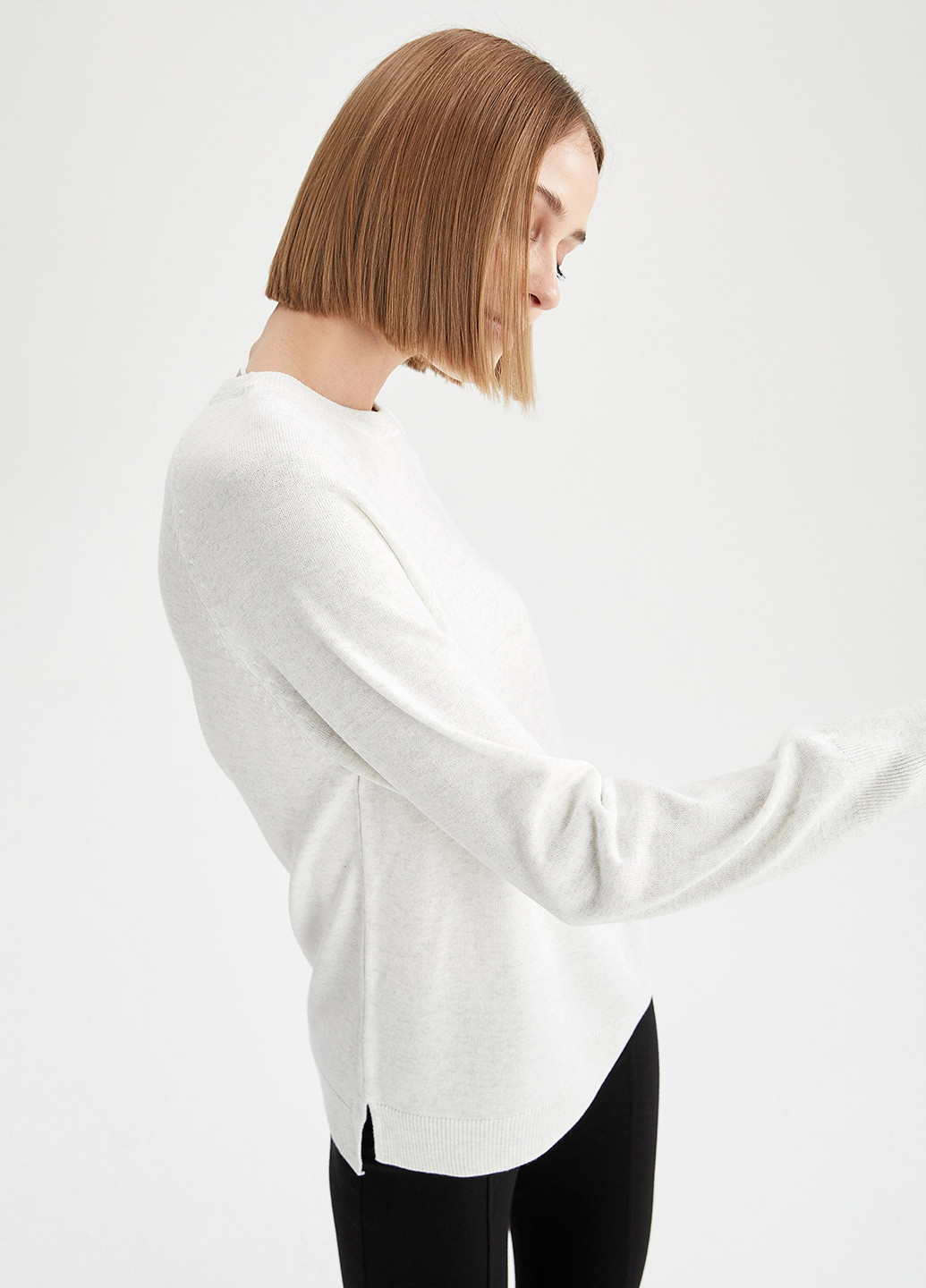 Белый демисезонный свитер джемпер DeFacto