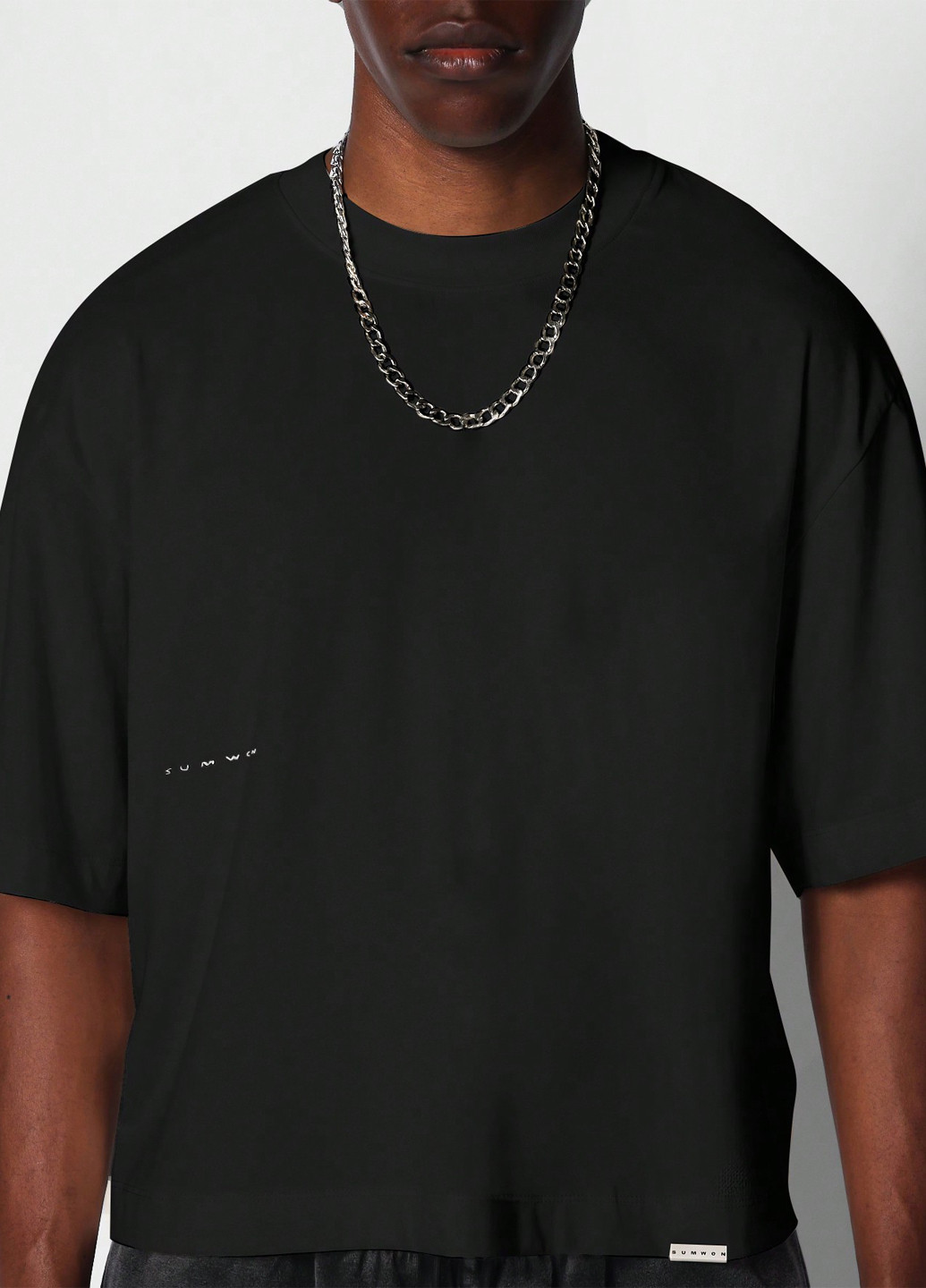 Черная футболка SHEIN