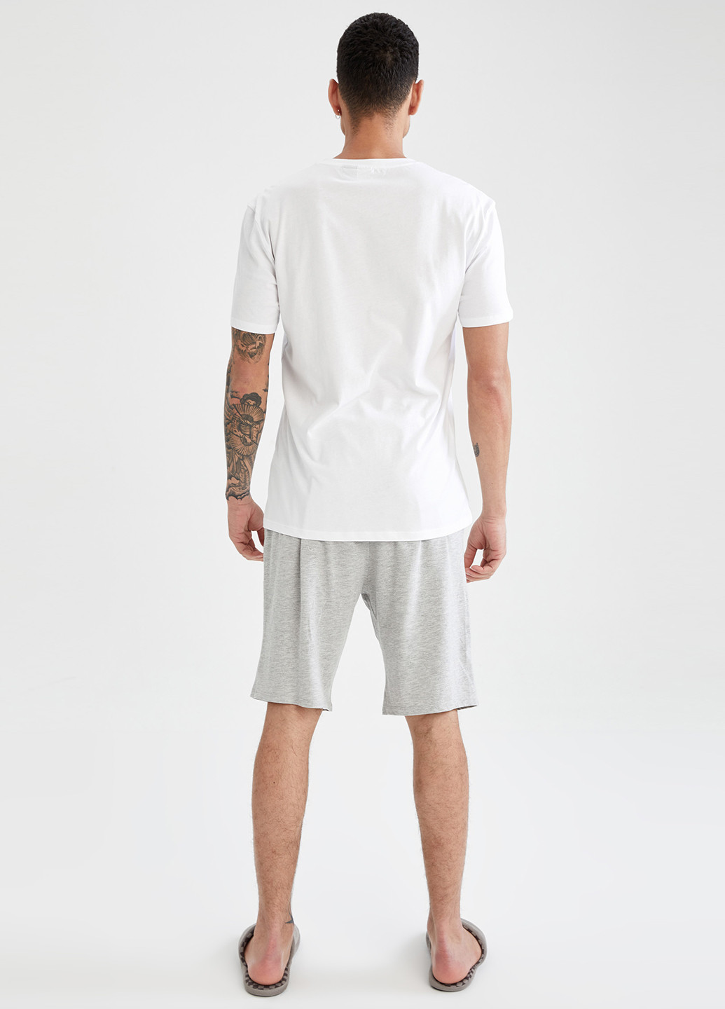 Білий літній комплект (футболка, шорти) DeFacto