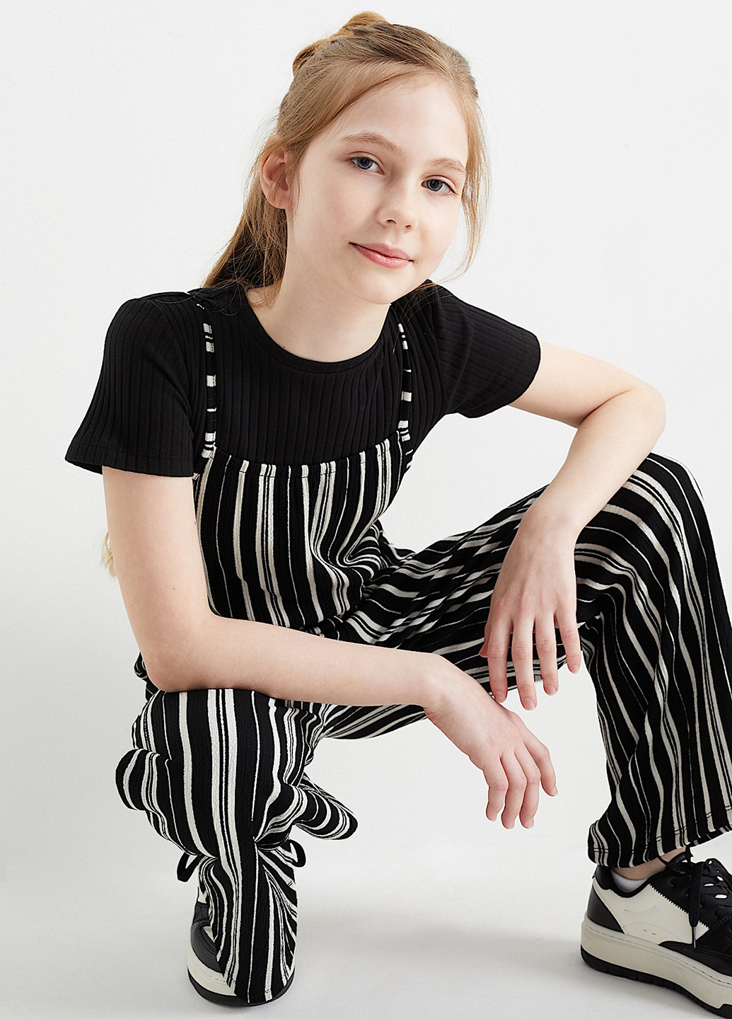 Черно-белый летний комплект (футболка, комбинезон) C&A