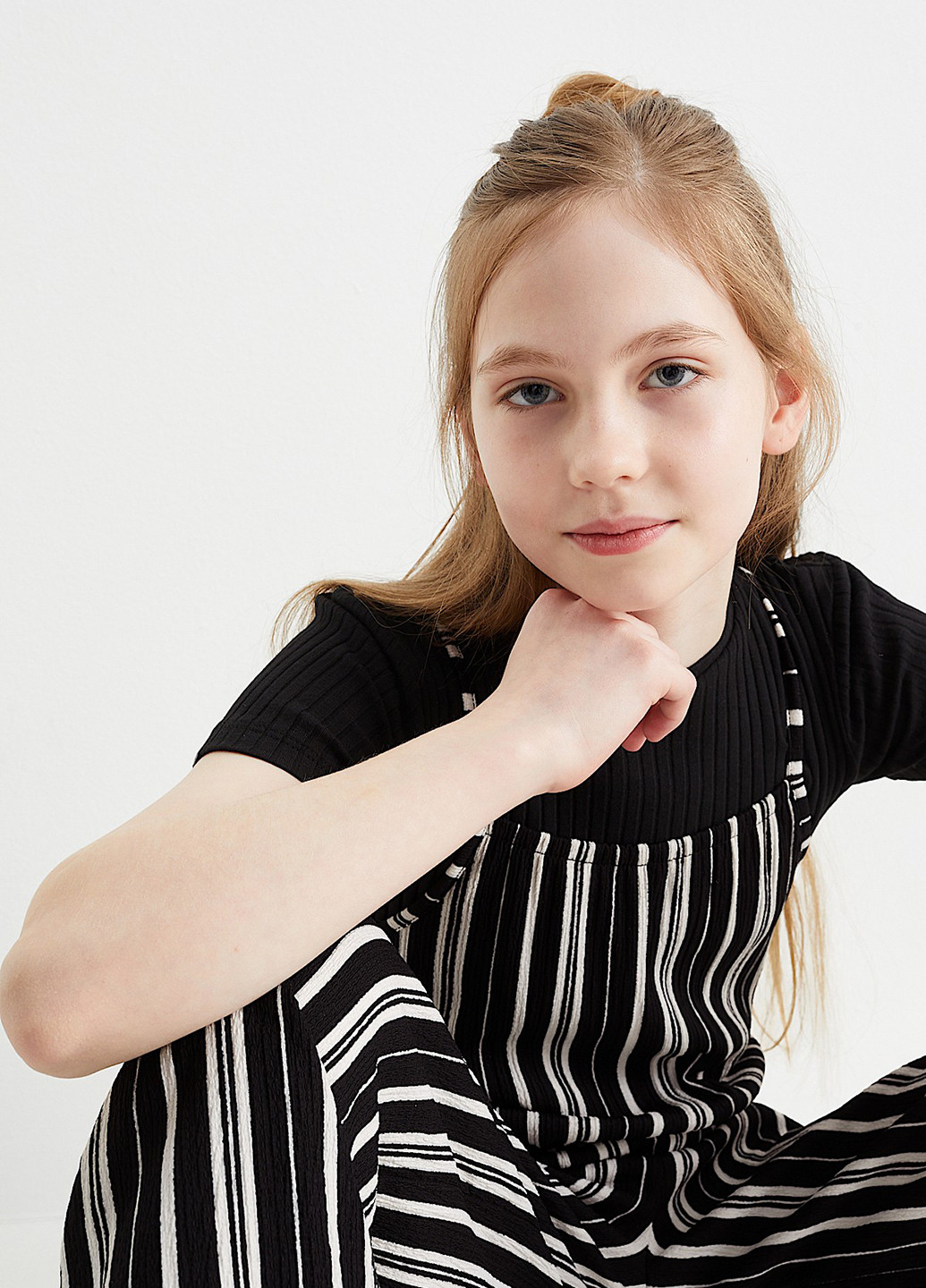 Черно-белый летний комплект (футболка, комбинезон) C&A