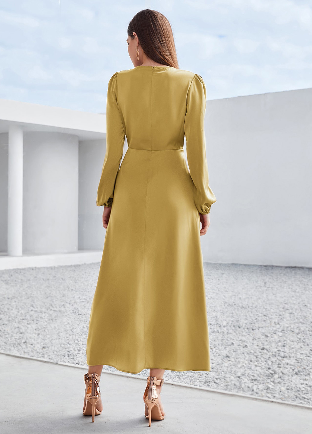 Горчичное коктейльное, кэжуал платье на запах SHEIN однотонное