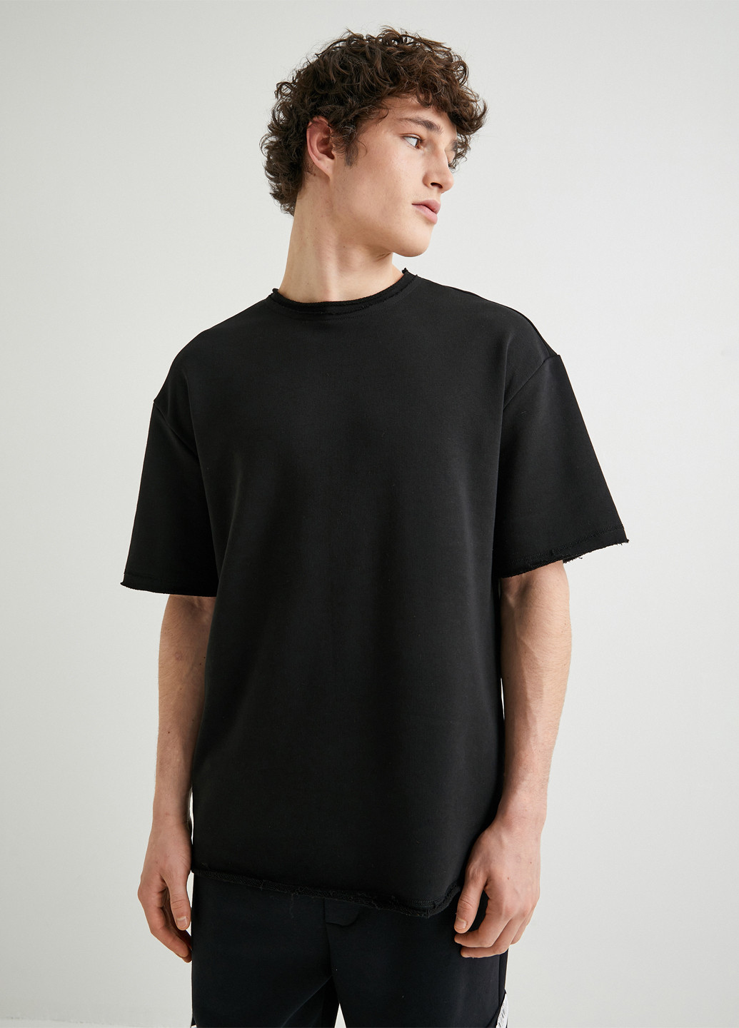 Чорна футболка KOTON