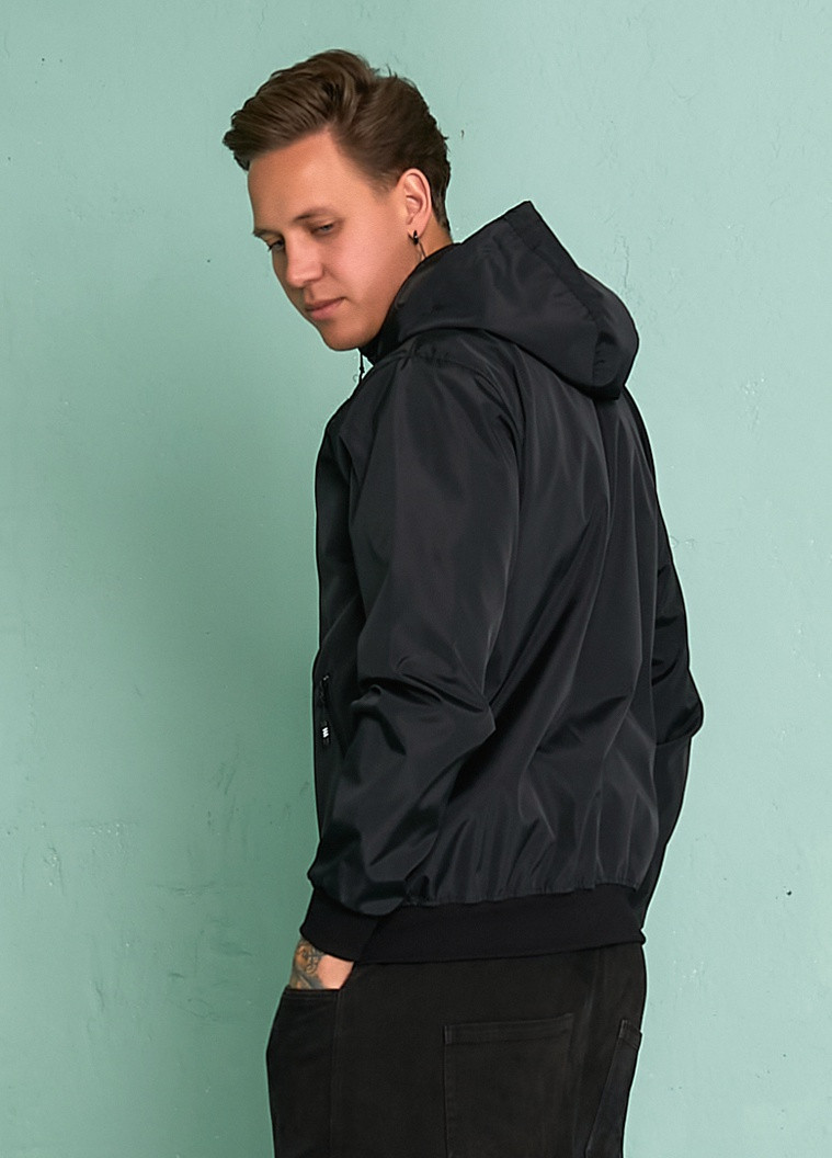 Черная демисезонная куртка ветровка из плащевой ткани с подкладкой Tailer