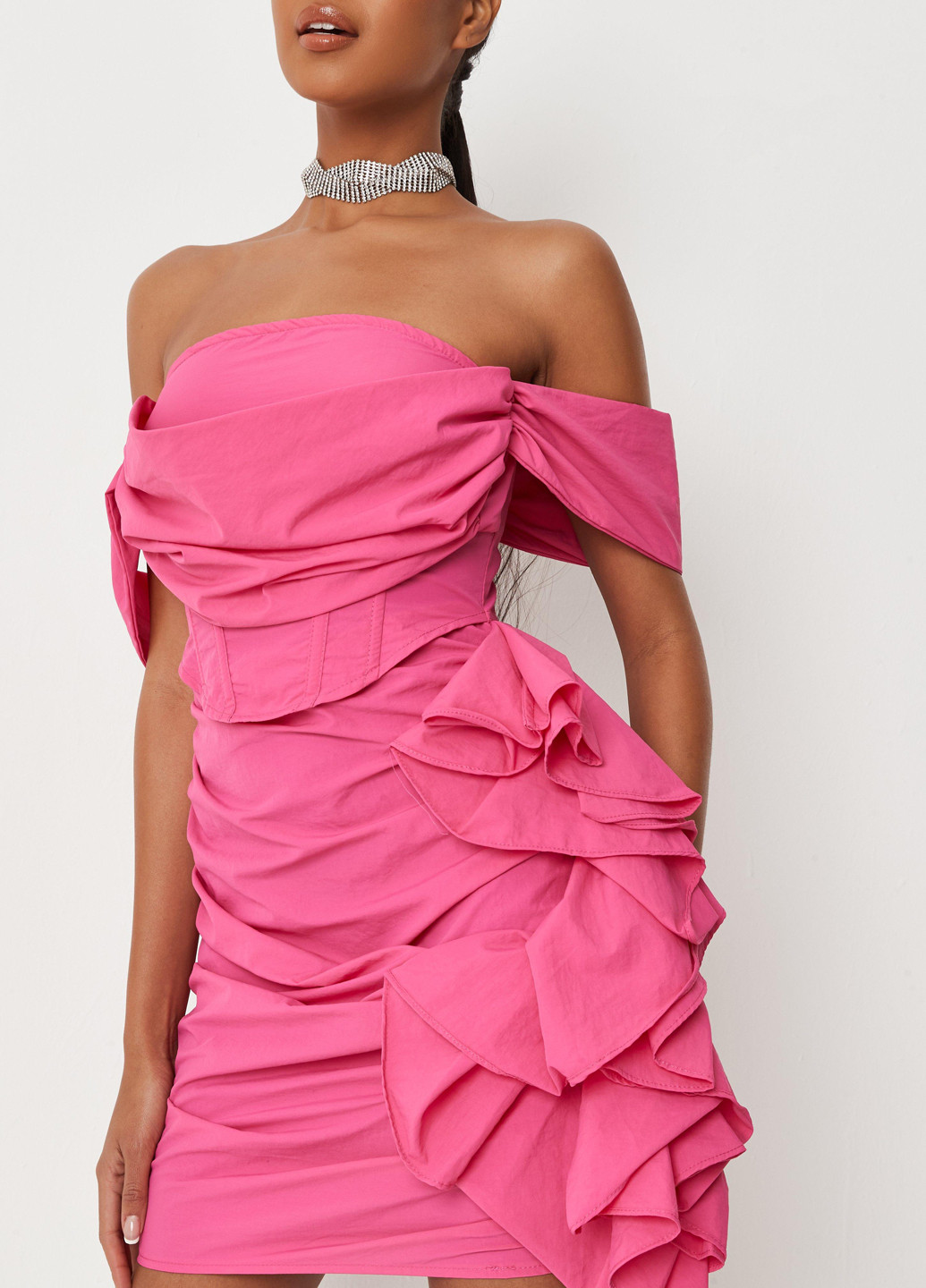 Рожева коктейльна сукня з відкритими плечима Missguided однотонна
