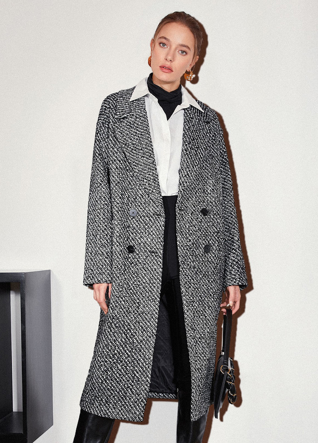 Черно-белое демисезонное Пальто двубортное SHEIN