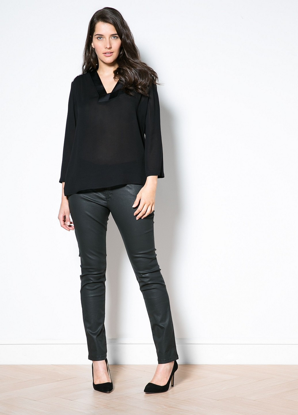 Чёрная блуза Mango