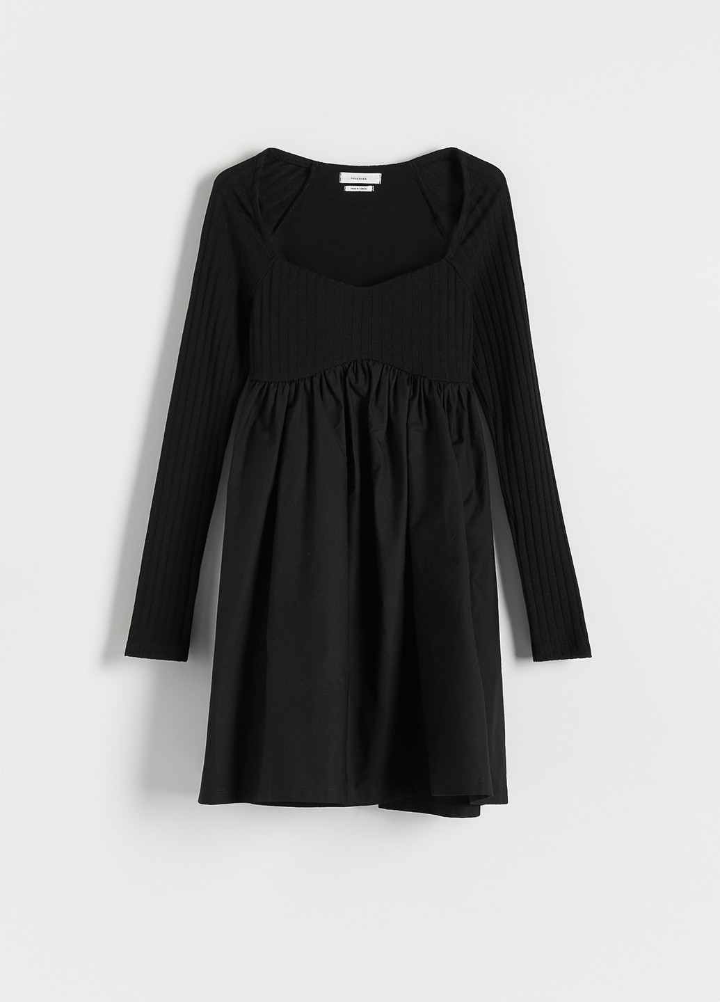 Чорна кежуал сукня в стилі армпір Reserved однотонна