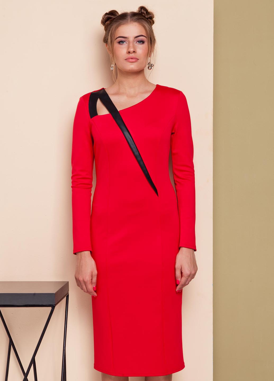 Красное деловое платье GrandUA однотонное