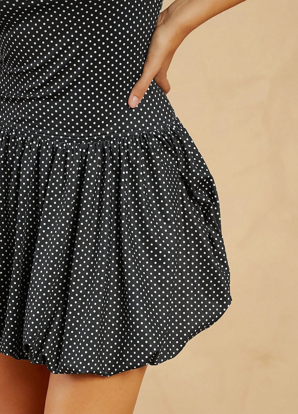 Чорна кежуал сукня з відкритими плечима SHEIN в горошок