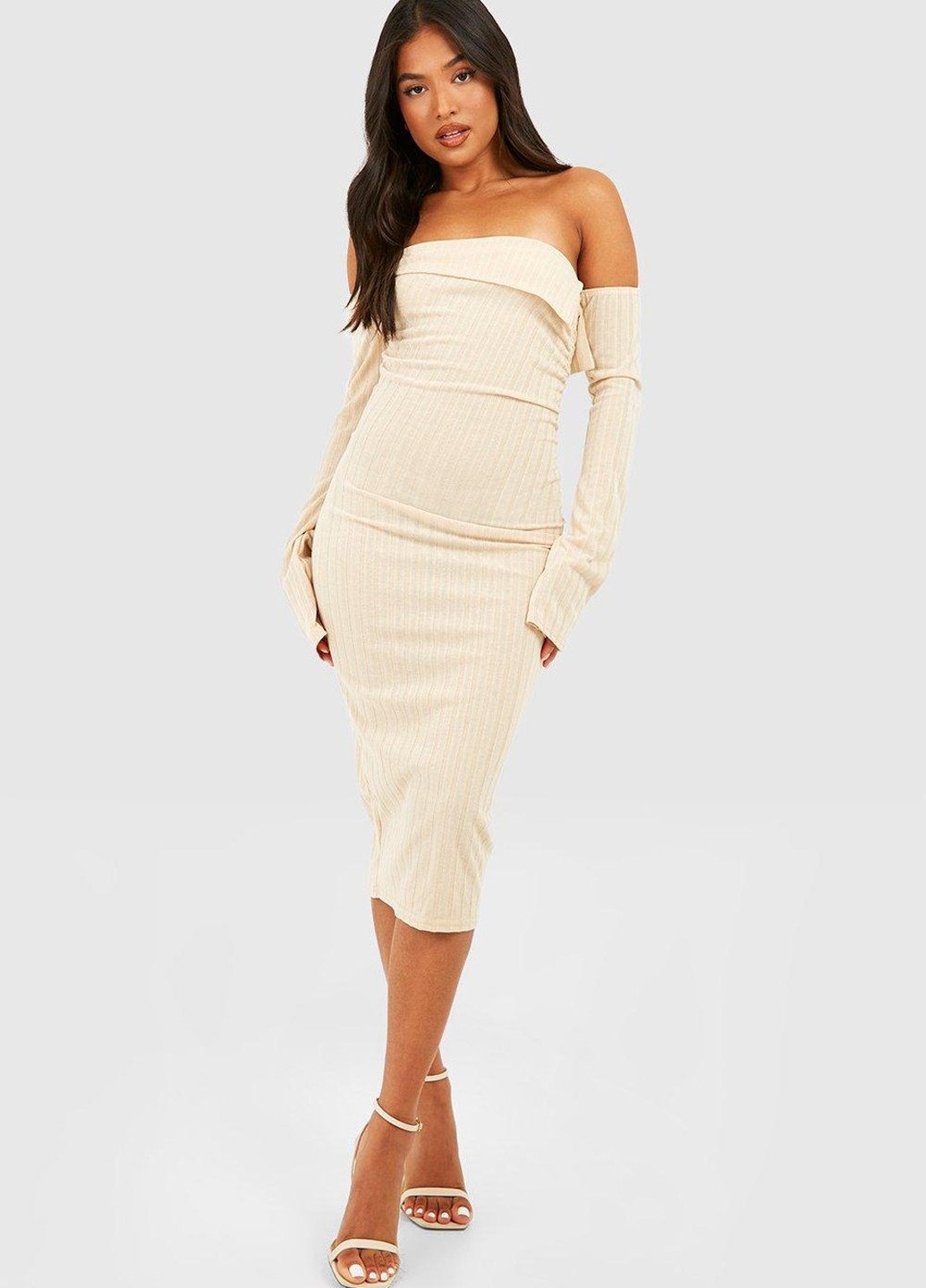 Пудровое кэжуал платье с открытыми плечами Boohoo однотонное