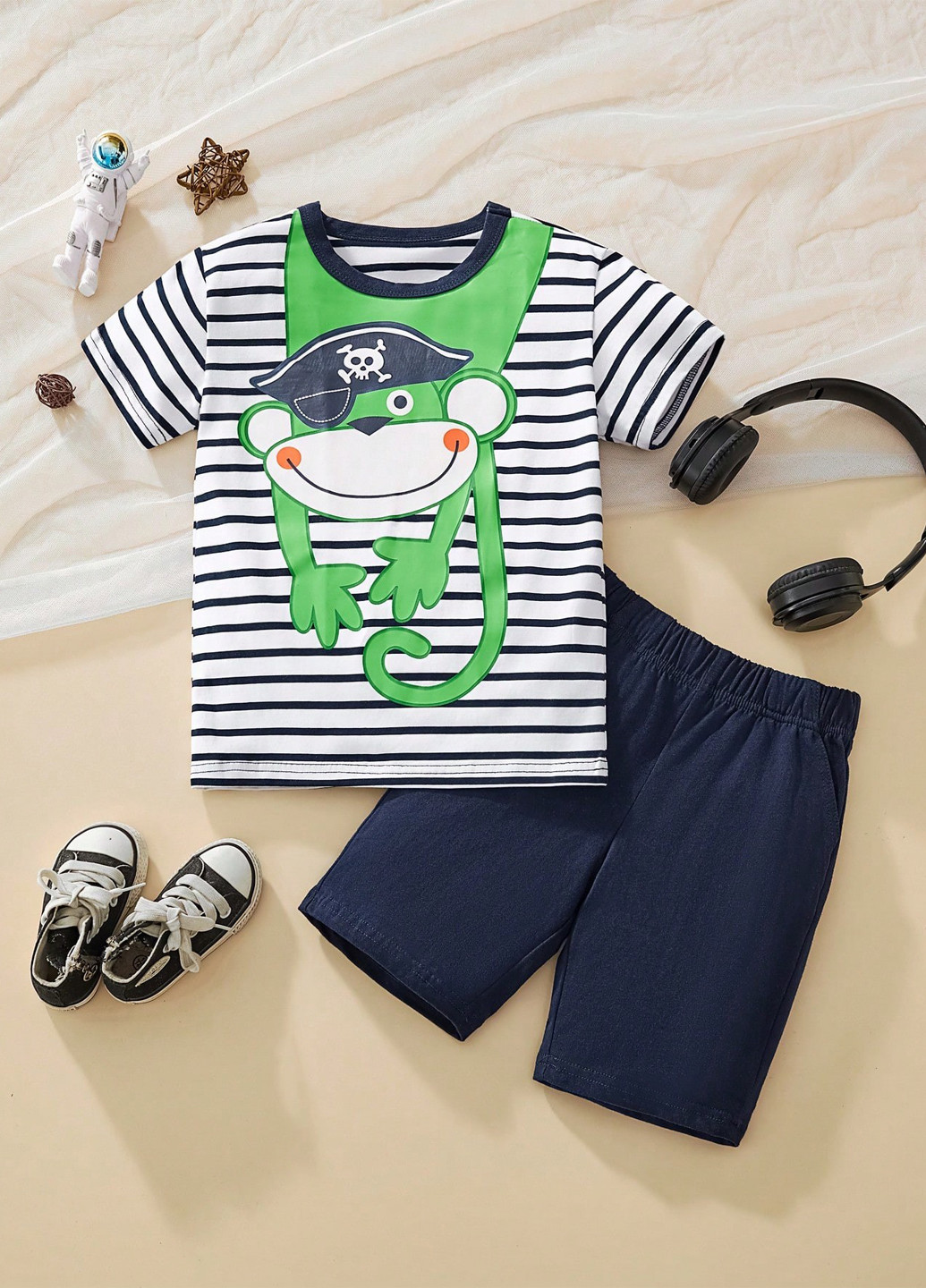 Комбинированный летний комплект (футболка, шорты) SHEIN