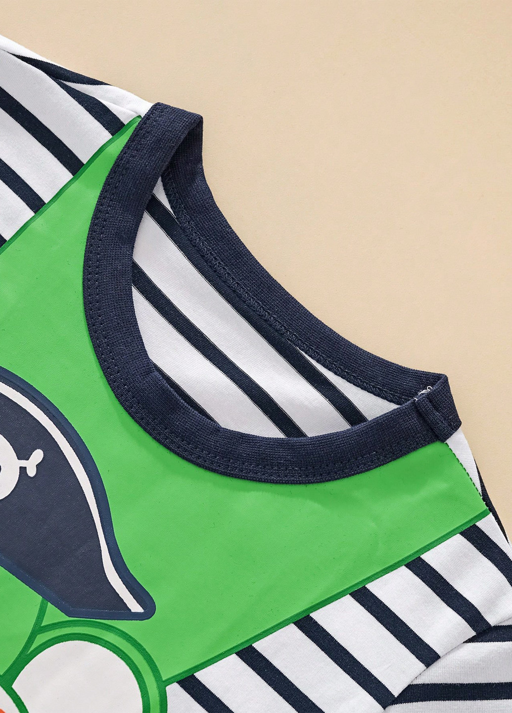 Комбинированный летний комплект (футболка, шорты) SHEIN