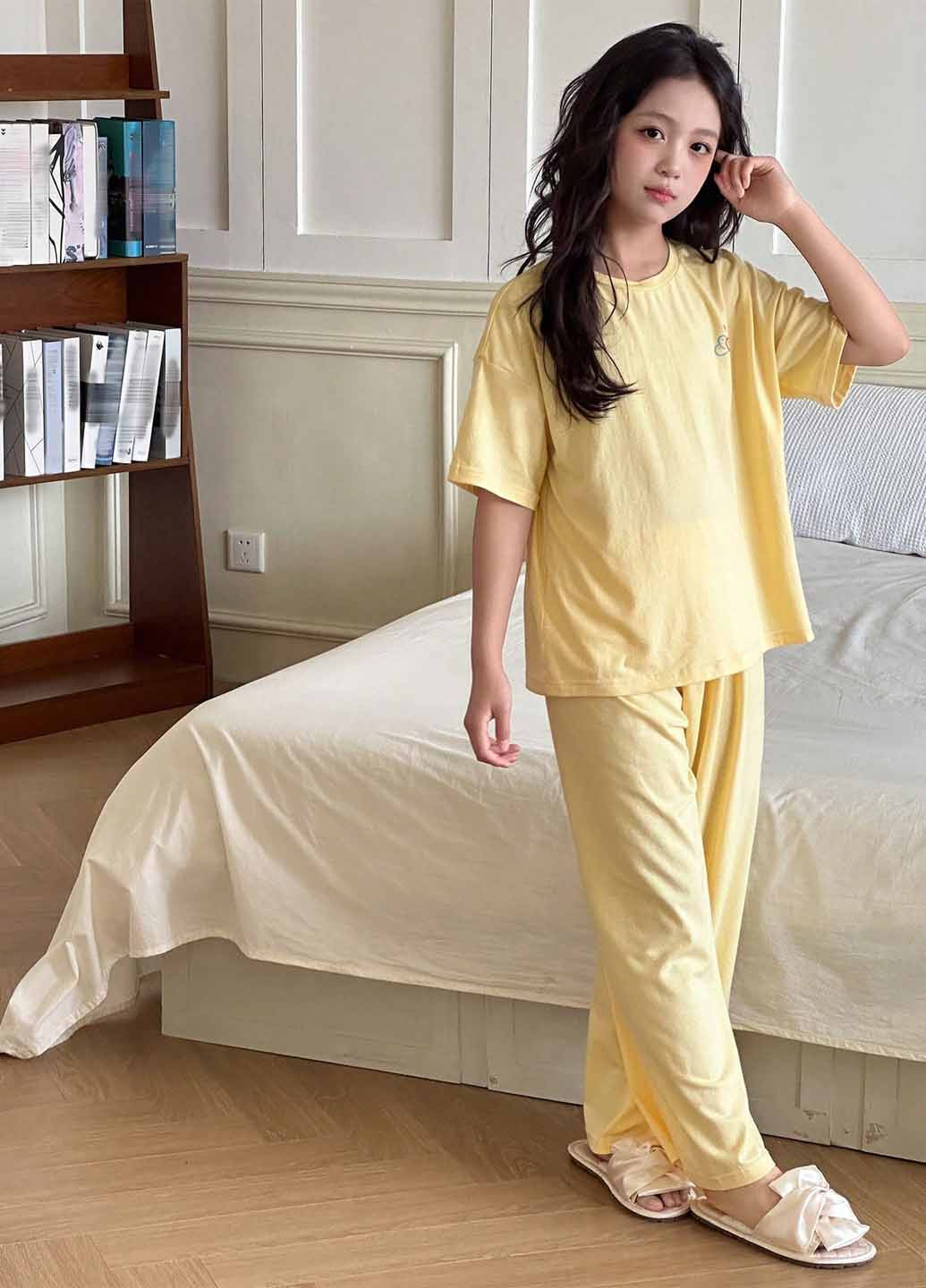Жовта всесезон піжама (футболка, брюки) футболка + штани SHEIN