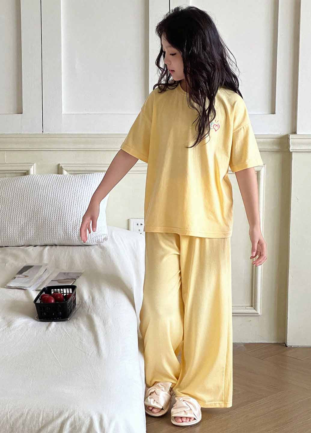 Жовта всесезон піжама (футболка, брюки) футболка + штани SHEIN