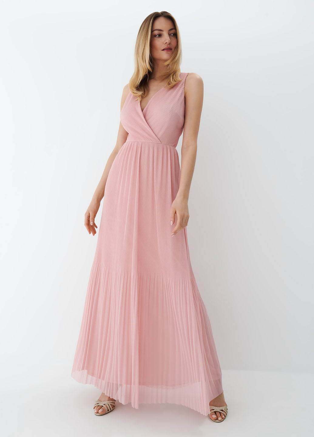 Розовое вечернее платье на запах, клеш, плиссированное, с открытой спиной Mohito однотонное