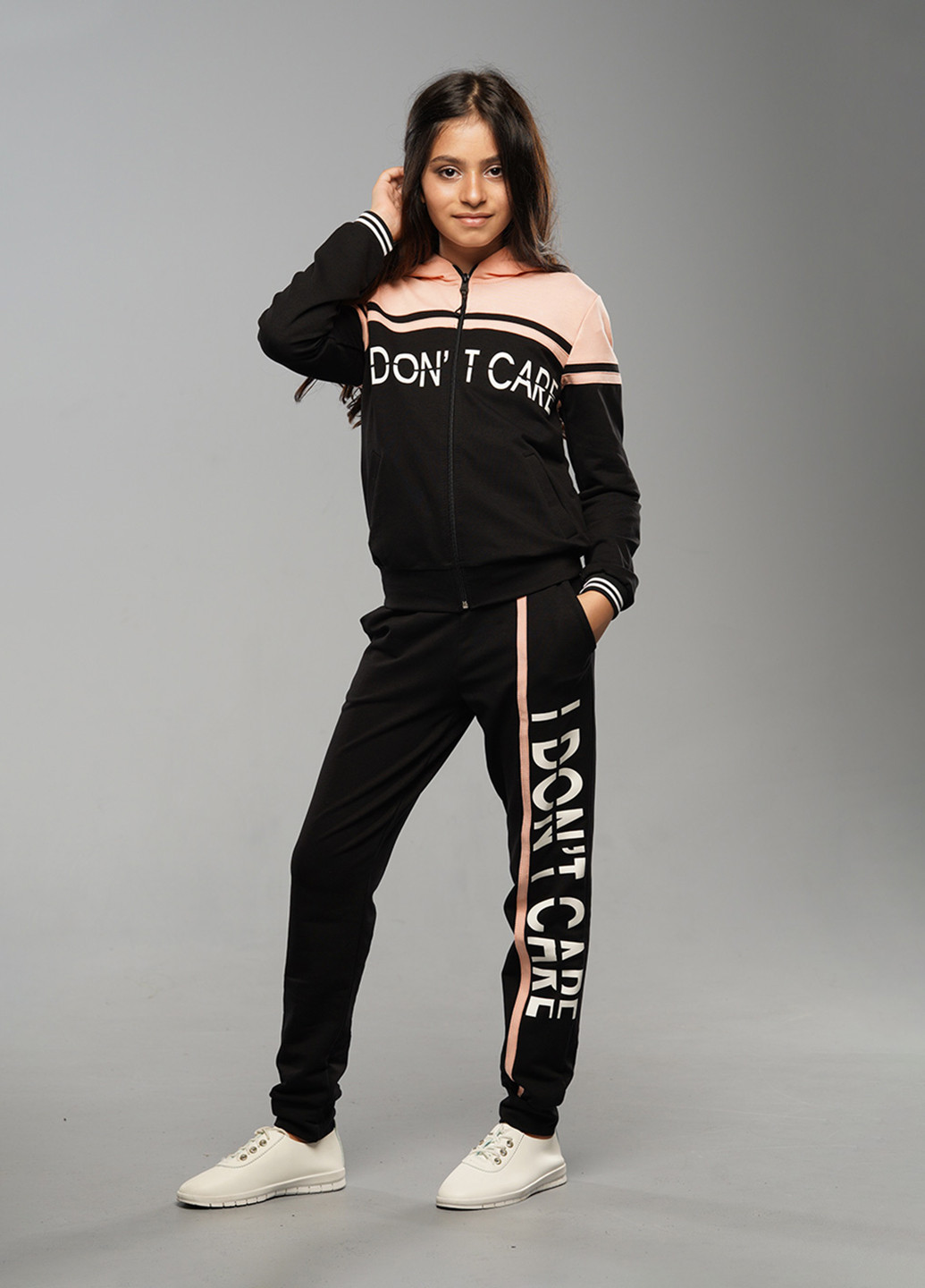 Пудровий спортивний костюм демісезонний з написами Sinthia (192445469)