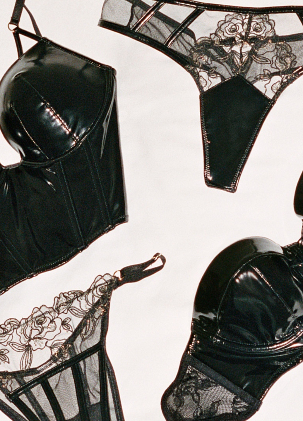 Черный демисезонный комплект (бюстгальтер, трусики) Victoria's Secret