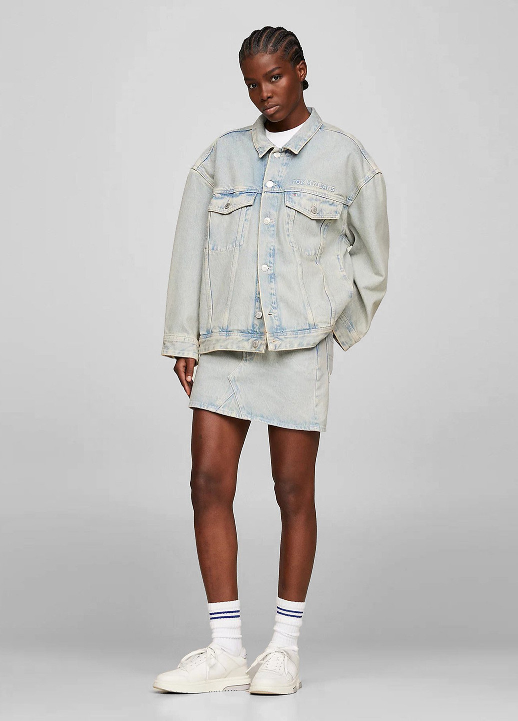 Блакитна демісезонна куртка Tommy Jeans