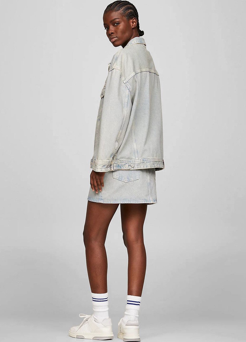 Блакитна демісезонна куртка Tommy Jeans